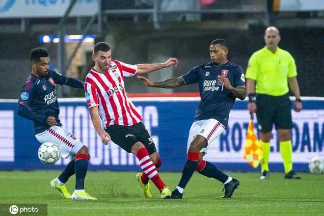 进攻体系中 进攻体系中