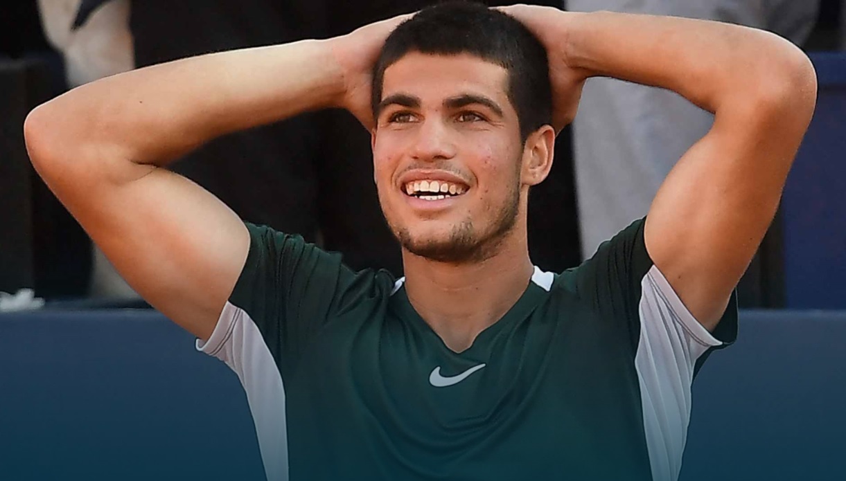 打穿中后场 打穿中后场